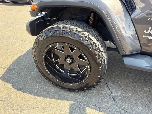 Used 2019 Jeep Wrangler Unlimited Sahara AWD/4WD image 29