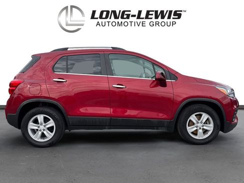 Used 2020 Chevrolet Trax LT w/ LT Convenience Package image 8