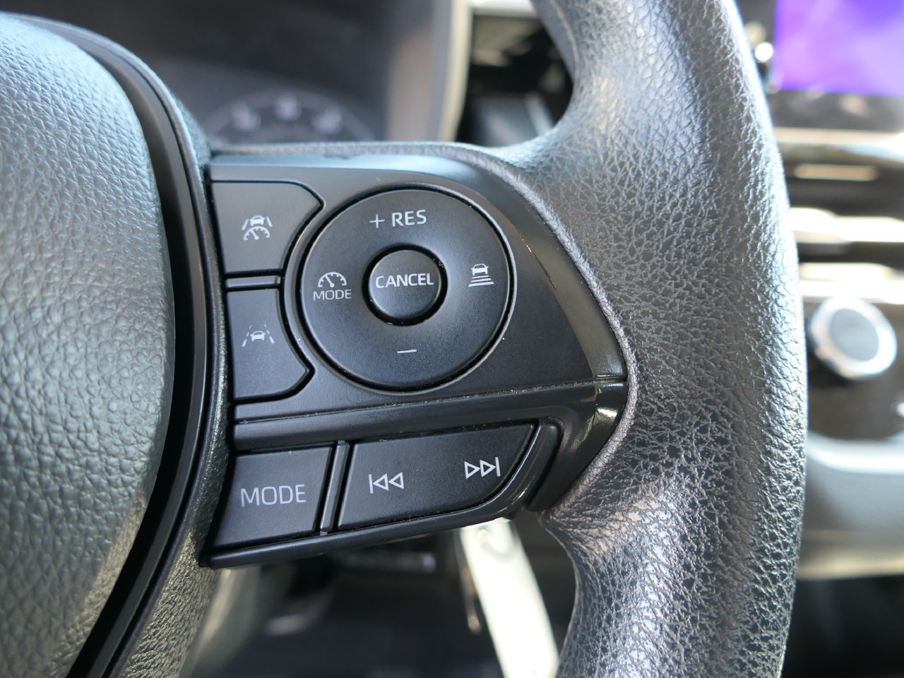 Used 2025 Toyota Corolla LE FWD image 16