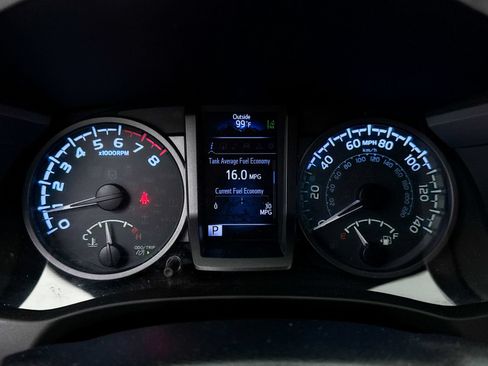 Used 2019 Toyota Tacoma TRD Off-Road w/ Technology Package AWD/4WD image 29