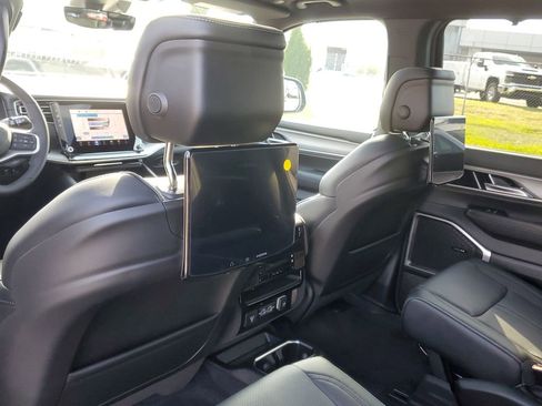 New 2025 Jeep Wagoneer L Series II w/ Convenience Group I image 11