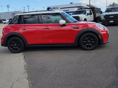 Used 2024 MINI Cooper 4-Door Hardtop FWD image 3