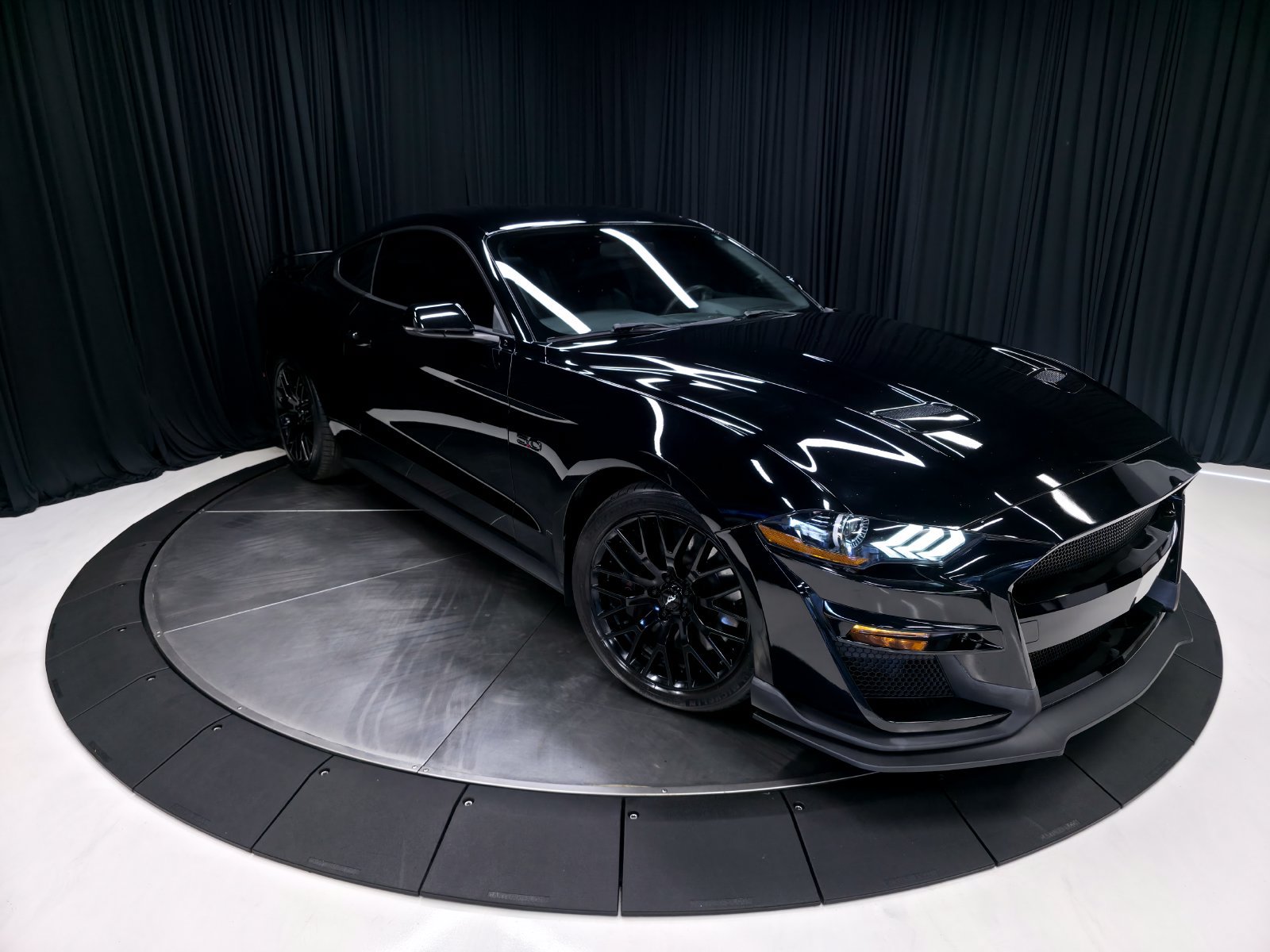 Used 2018 Ford Mustang GT Premium w/ GT Performance Package RWD image 54