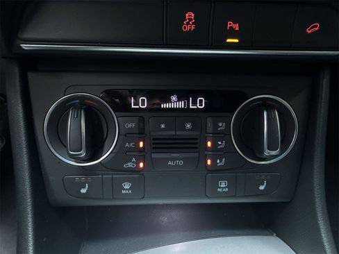 Used 2018 Audi Q3 2.0T Premium image 24