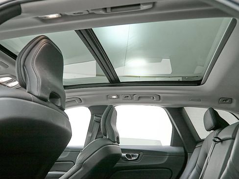 Certified 2023 Volvo XC60 T8 Plus image 21