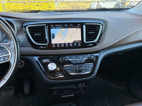 Used 2019 Chrysler Pacifica Limited w/ Advanced Safetytec Group image 15