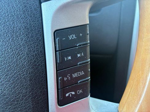 Used 2010 Lincoln MKX AWD image 17
