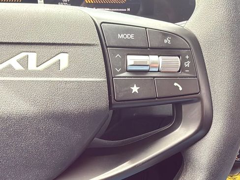 Used 2025 Kia K4 image 11