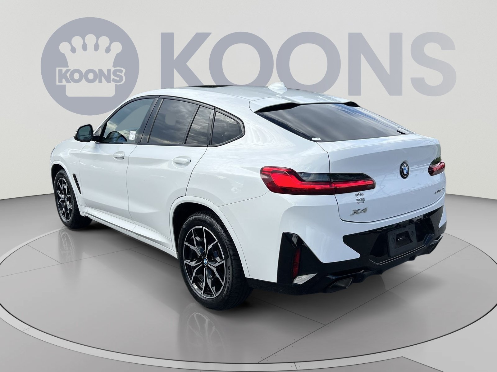 Used 2024 BMW X4 xDrive30i w/ M Sport Package AWD/4WD image 4
