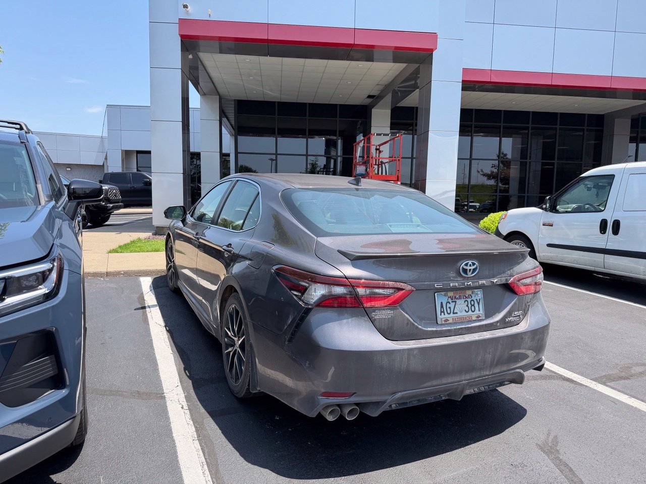 Used 2022 Toyota Camry SE w/ Cold Weather Package FWD image 4