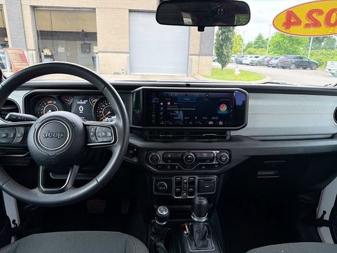 Used 2024 Jeep Wrangler Unlimited Sport AWD/4WD image 19