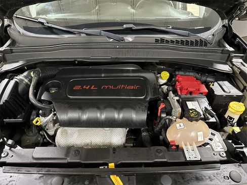 Used 2019 Jeep Renegade Latitude w/ Cold Weather Group image 24