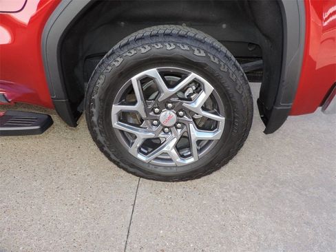 Certified 2025 GMC Sierra 1500 SLT image 10