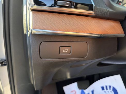 Used 2023 Volvo XC90 B5 Plus image 17