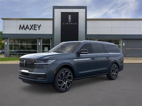 New 2026 Lincoln Navigator L Reserve AWD/4WD image 24