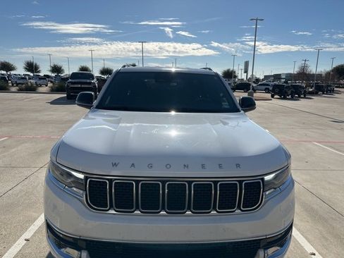 Used 2023 Jeep Wagoneer 4WD image 2