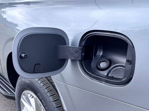 New 2025 Chevrolet Suburban Premier image 6