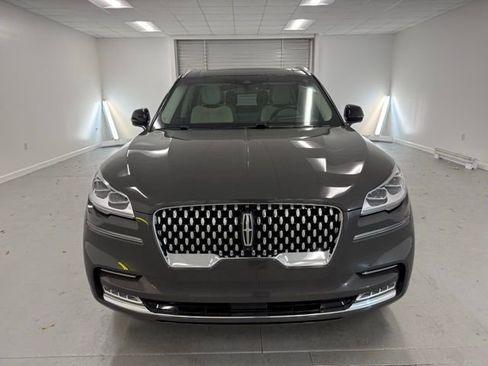 Used 2023 Lincoln Aviator Black Label w/ Class IV Trailer Tow Package image 2