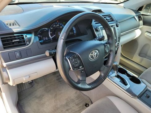 Used 2012 Toyota Camry XLE w/ Leather Pkg FWD image 8
