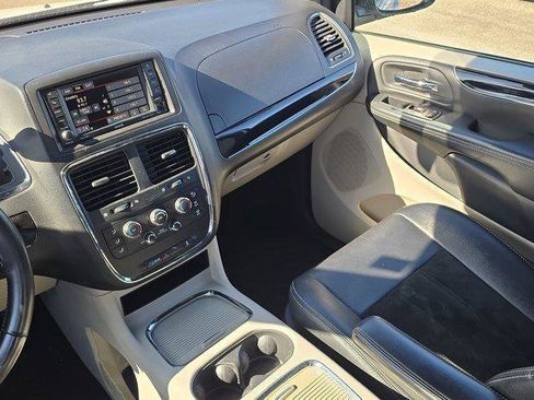 Used 2017 Dodge Grand Caravan SXT image 15