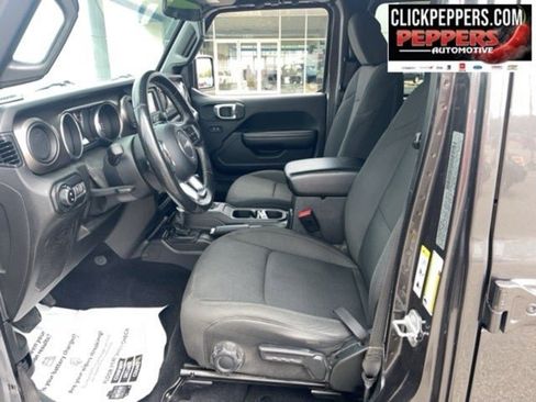 Used 2020 Jeep Gladiator Sport w/ Quick Order Package 24S image 11