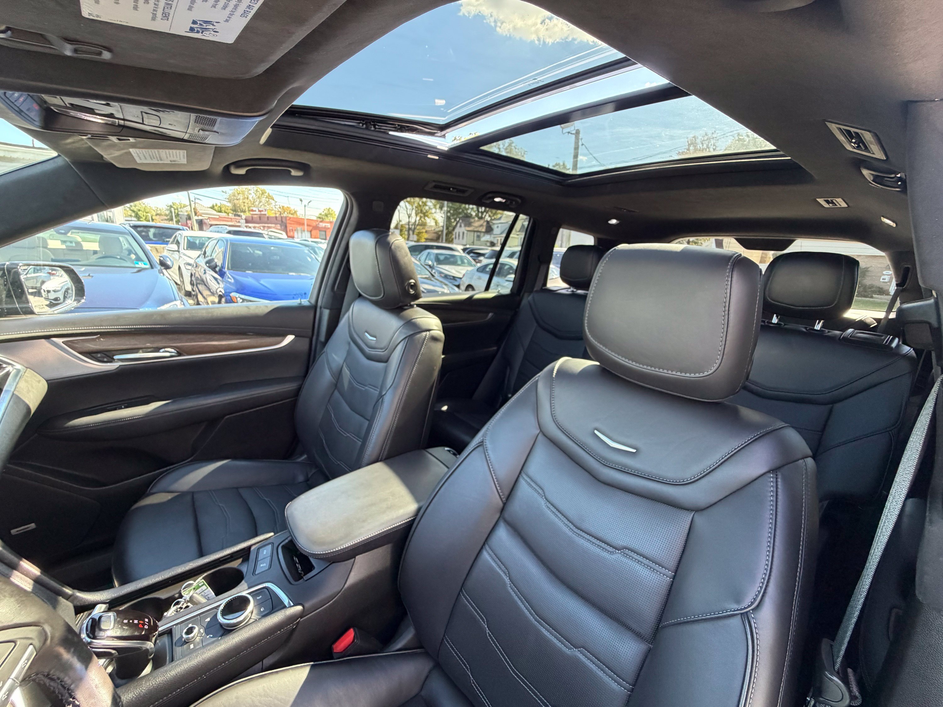 Used 2023 Cadillac XT6 Premium Luxury w/ Platinum Package AWD/4WD image 16