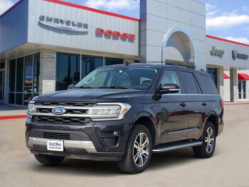 Used 2022 Ford Expedition XLT RWD image 2