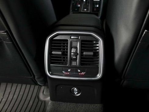 Used 2023 Porsche Macan image 25