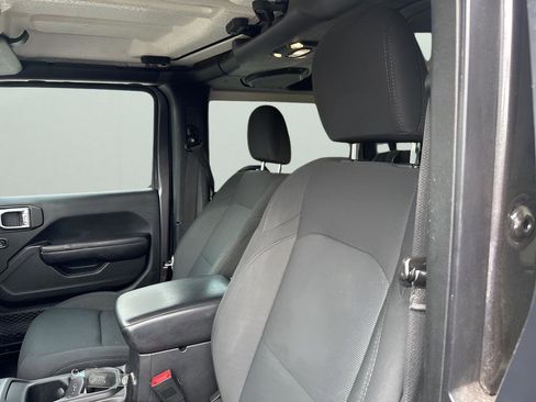 Used 2019 Jeep Wrangler Sport S image 19