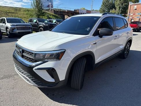 Used 2022 Volkswagen Taos S image 5