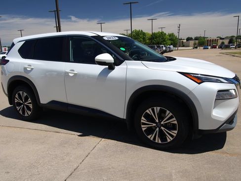 Used 2023 Nissan Rogue SV AWD/4WD image 3