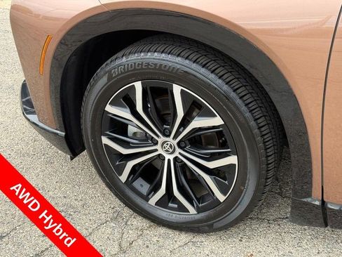 Used 2025 Toyota Crown Signia w/ Tow-Hitch Package (TMS) AWD/4WD image 10