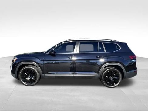Used 2026 Volkswagen Atlas SE w/ Panoramic Sunroof Package FWD image 3