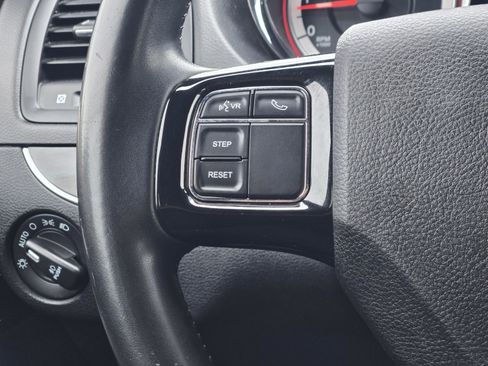 Used 2020 Dodge Grand Caravan SE FWD image 15