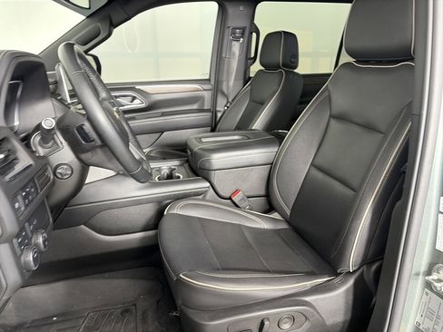 Used 2023 Chevrolet Suburban Premier image 11