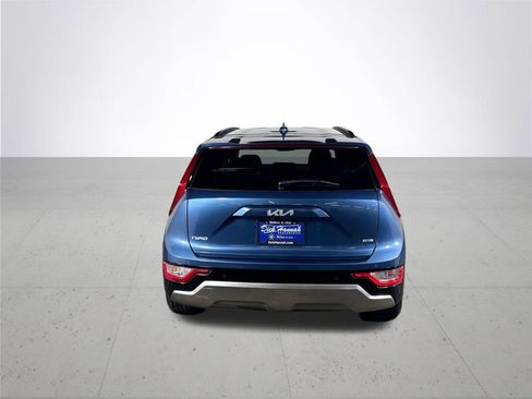 Used 2024 Kia Niro EX Touring image 7