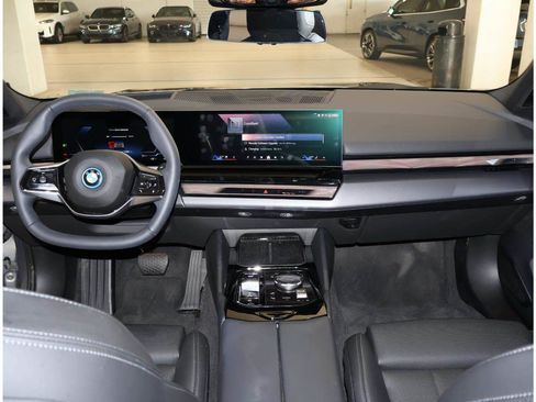 Certified 2025 BMW i5 eDrive40i w/ Premium Package RWD image 17