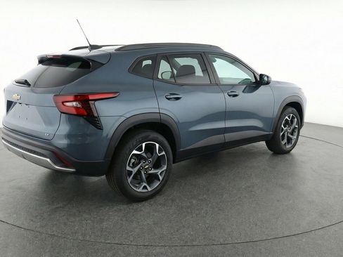 Used 2025 Chevrolet Trax LT FWD image 9