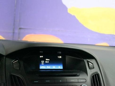 Used 2017 Ford Focus SE w/ SE Winter Package FWD image 17