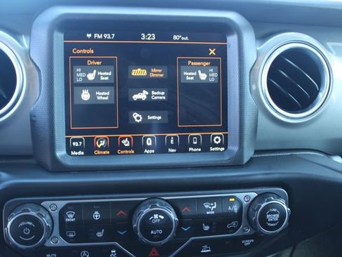 Used 2022 Jeep Wrangler Unlimited Sahara w/ Cold Weather Group AWD/4WD image 24