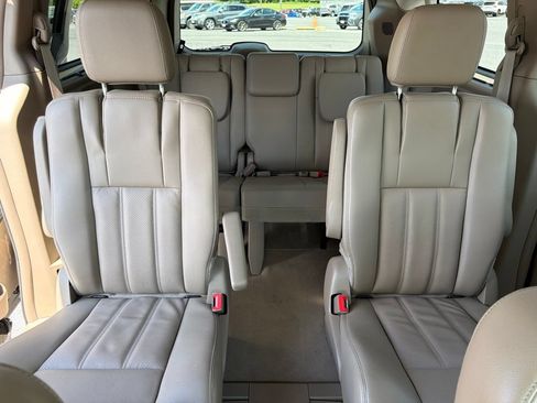 Used 2013 Chrysler Town & Country Touring-L w/ Driver Convenience Group FWD image 22