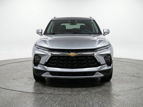 Used 2025 Chevrolet Blazer LT FWD image 2