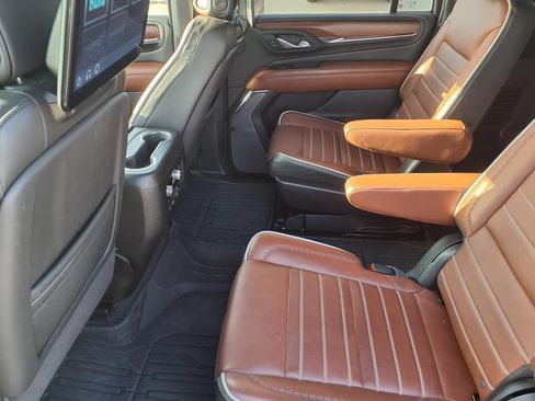 Used 2024 GMC Yukon XL Denali Ultimate AWD/4WD image 11