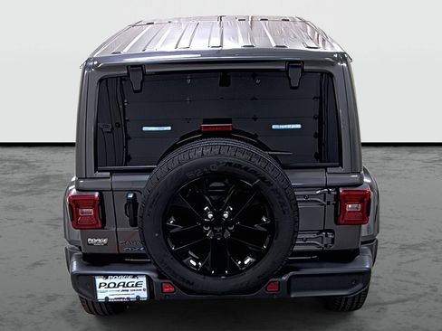 Used 2025 Jeep Wrangler Unlimited Sahara w/ Safety Group AWD/4WD image 3