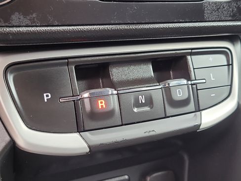 Used 2023 GMC Terrain SLT image 27