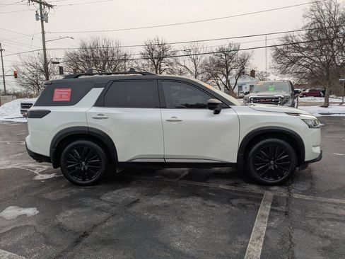 Used 2022 Nissan Pathfinder Platinum w/ Cargo Package image 4