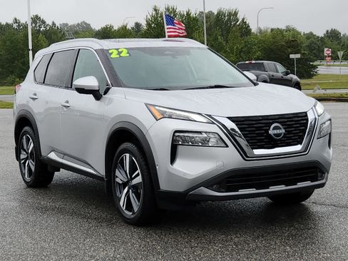 Used 2022 Nissan Rogue SL w/ SL Premium Package image 2