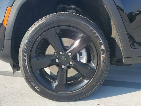 New 2025 Jeep Grand Cherokee L Altitude image 7