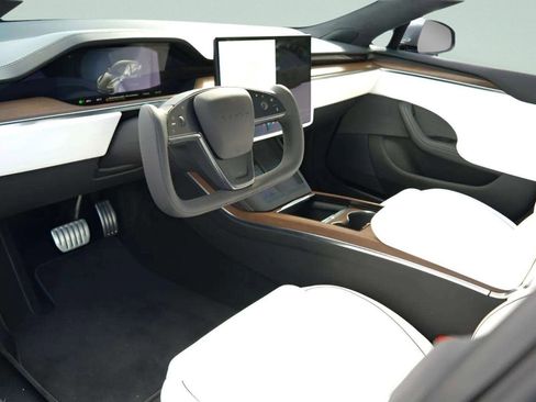 Used 2021 Tesla Model S Plaid image 27