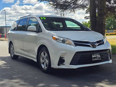 Used 2019 Toyota Sienna LE FWD image 8